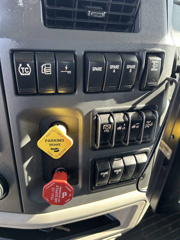 2019 Peterbilt 567 Road Tractor