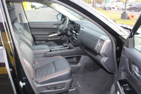 2023 Nissan Pathfinder Platinum