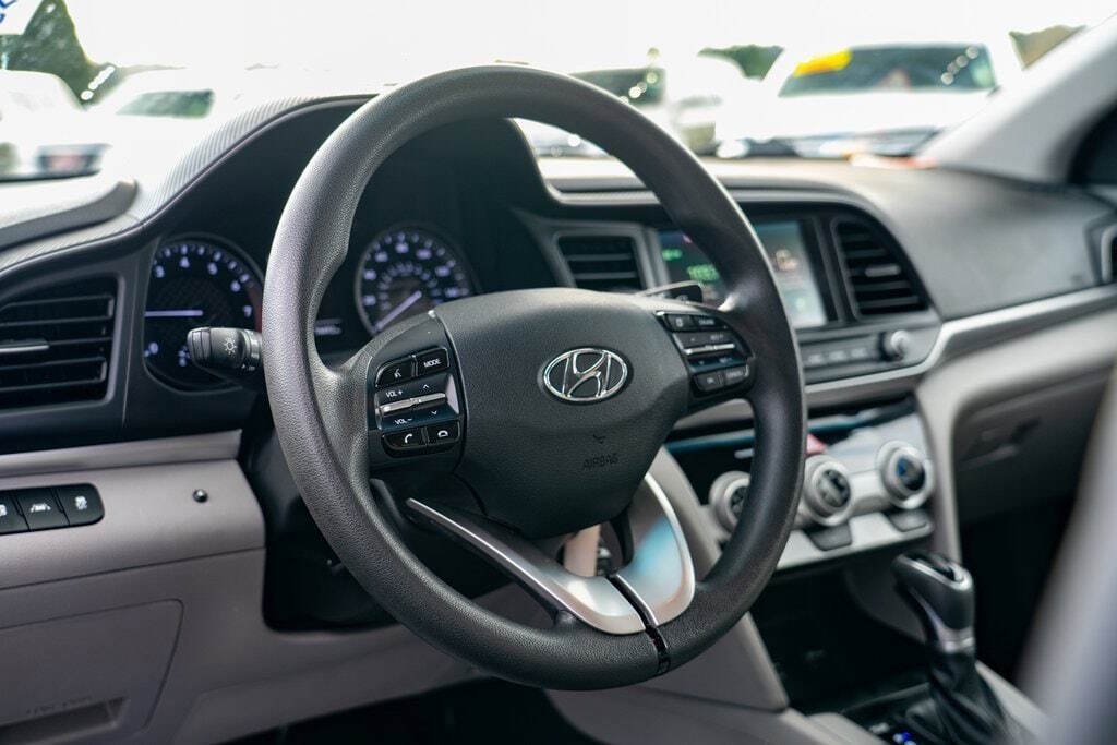 2019 Hyundai ELANTRA for sale at Auto Destination in Puyallup, WA