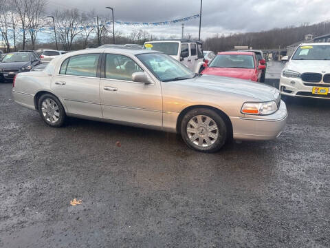2005 Lincoln Town Car Signature Limited