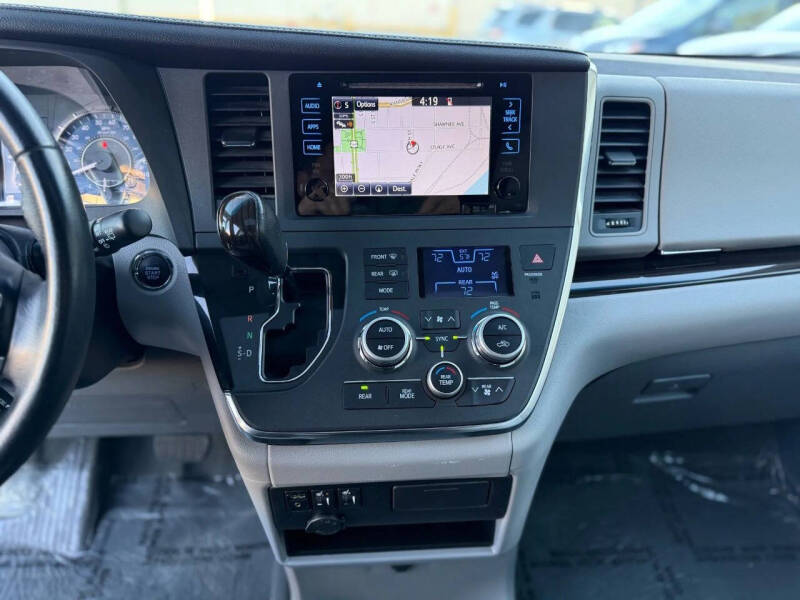 2017 Toyota Sienna XLE Premium 7-Passenger