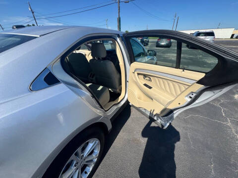 2018 Ford Taurus SE