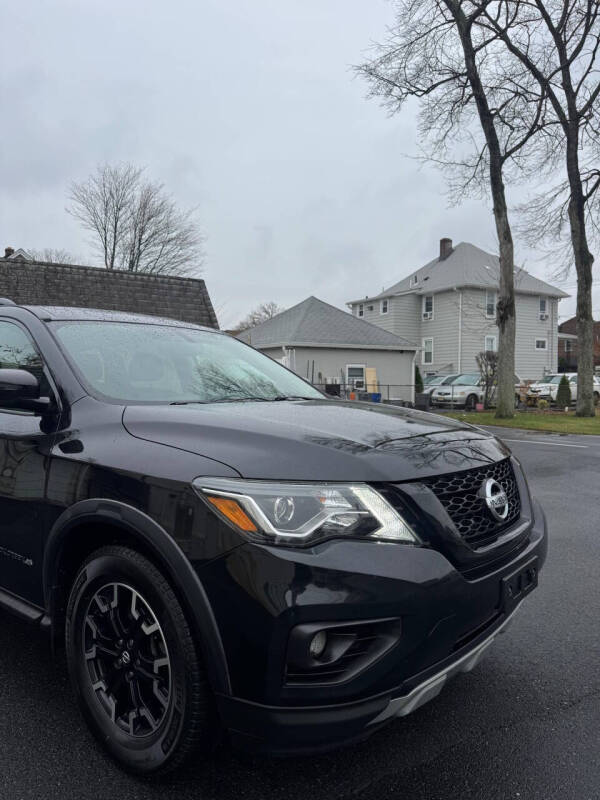 2020 Nissan Pathfinder SL