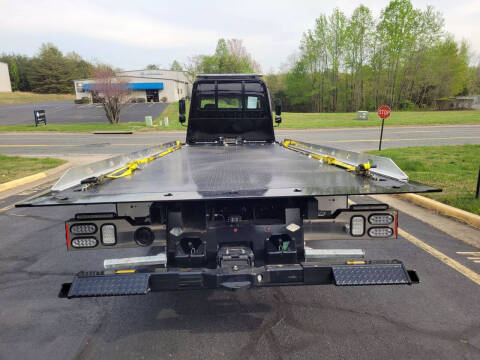 2025 Freightliner M2 106