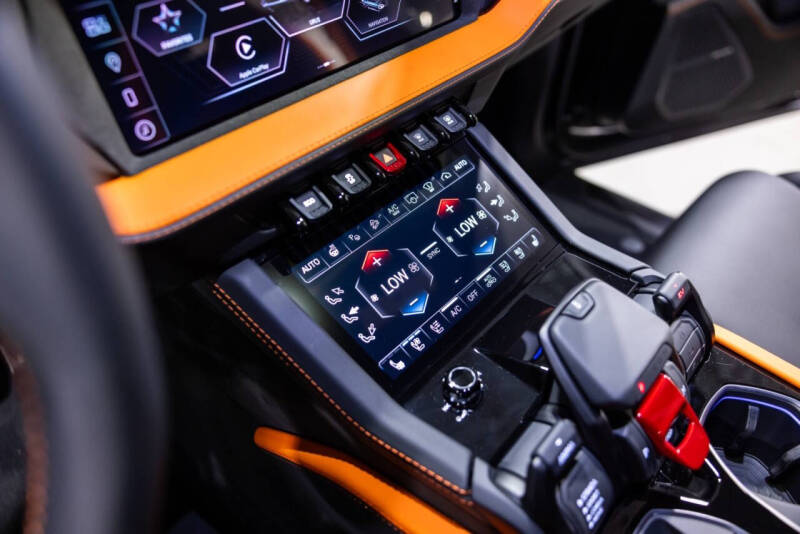 2025 Lamborghini Urus SE