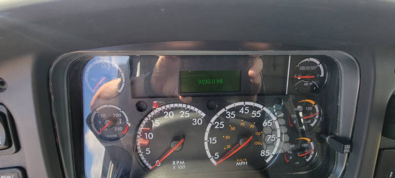 2024 Freightliner M2 106