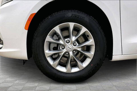 2026 Chrysler Pacifica Select