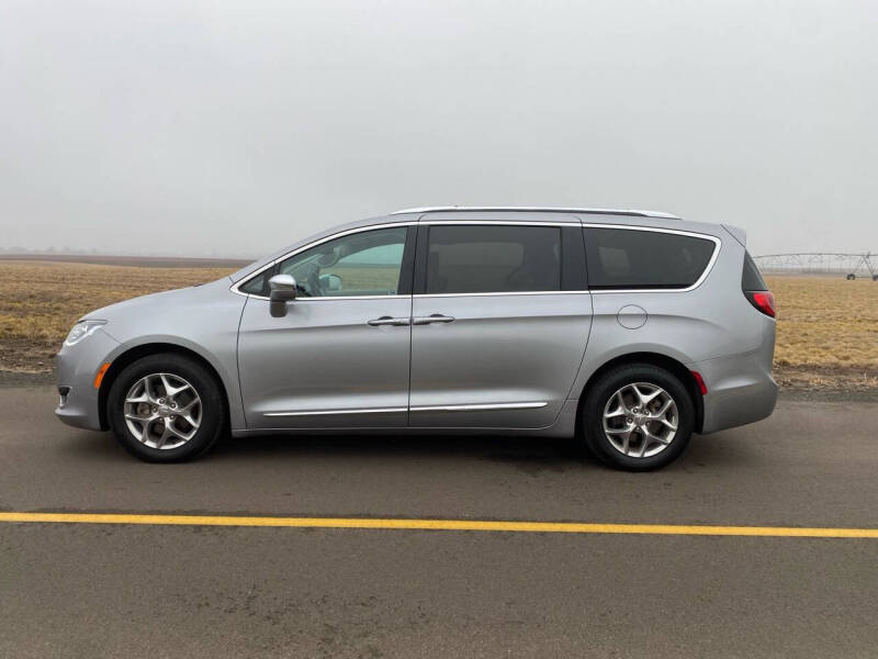 2017 Chrysler Pacifica for sale at M AND S CAR SALES LLC in Independence OR