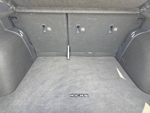 2019 Nissan Kicks SR