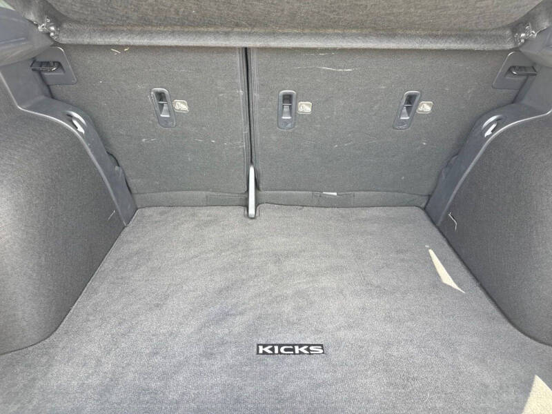 2019 Nissan Kicks SR