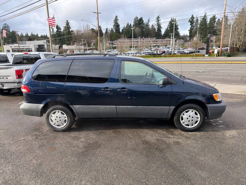 2001 Toyota Sienna LE