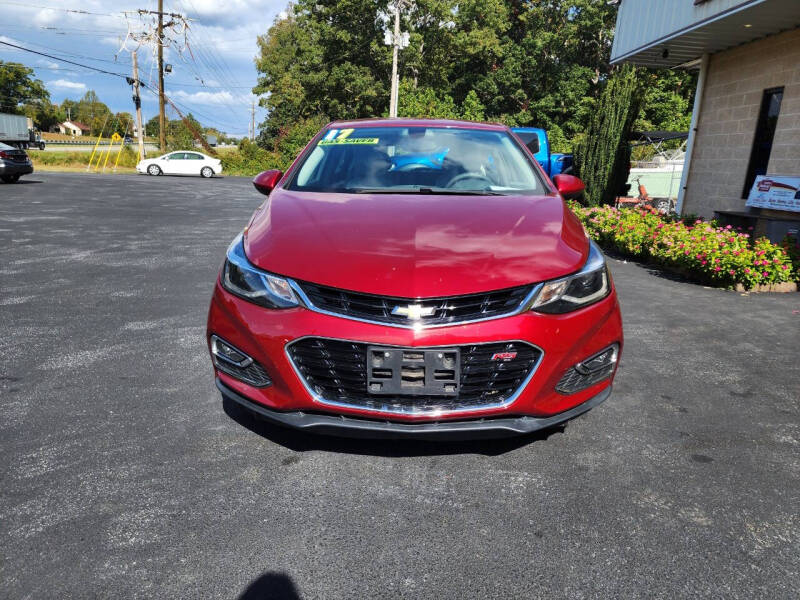 2017 Chevrolet Cruze null photo 2