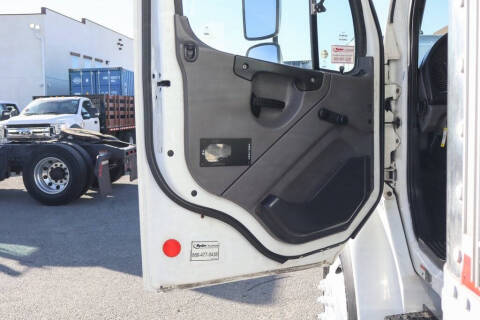 2014 Freightliner M2 106