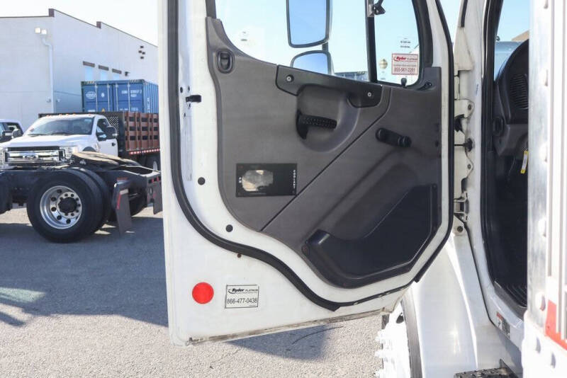 2014 Freightliner M2 106