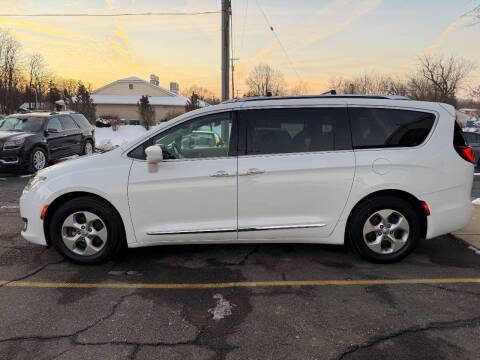 2017 Chrysler Pacifica Touring-L Plus