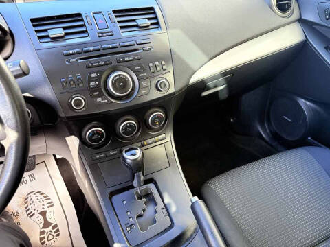 2013 Mazda MAZDA3 i Touring