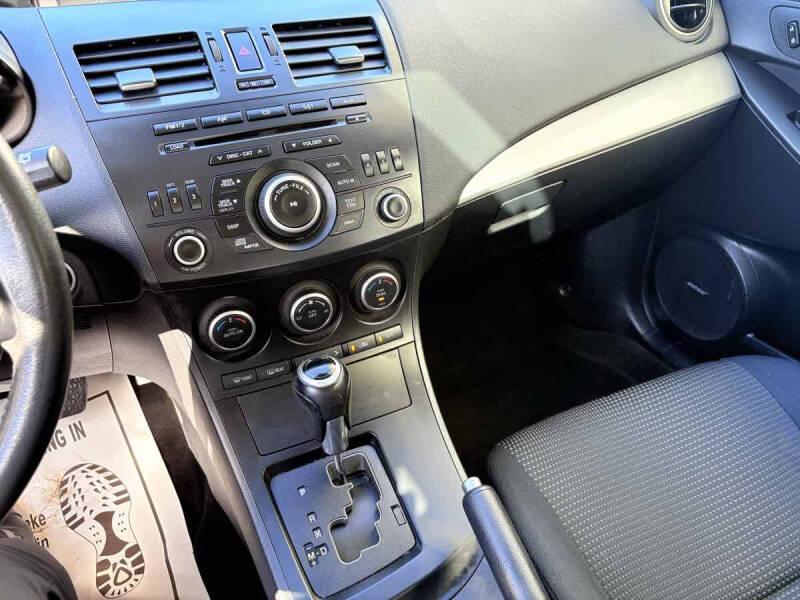 2013 Mazda MAZDA3 i Touring