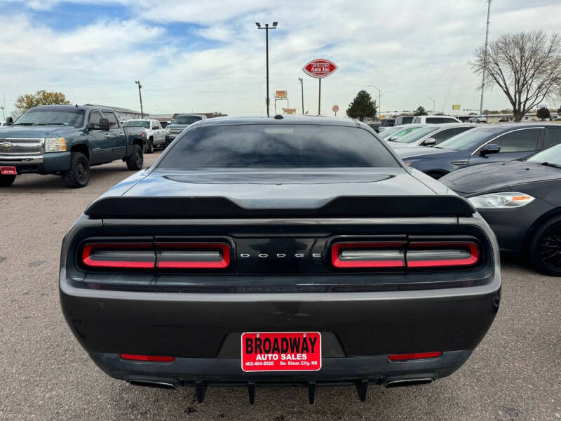 2017 Dodge Challenger SXT photo 17