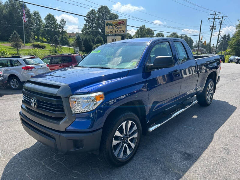 2014 Toyota Tundra SR5's photo