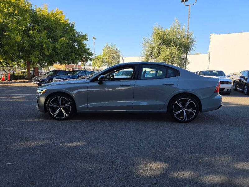 2024 Volvo S60 B5 Core Dark Theme