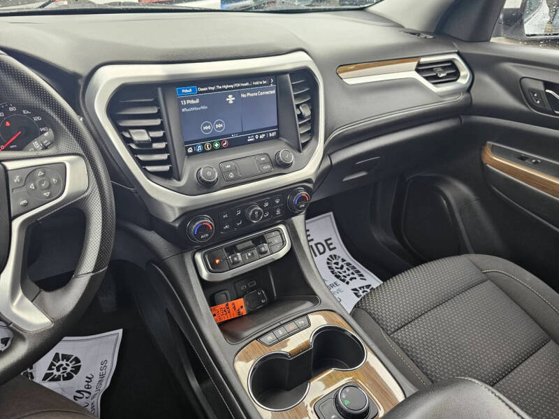 2022 GMC Acadia SLE
