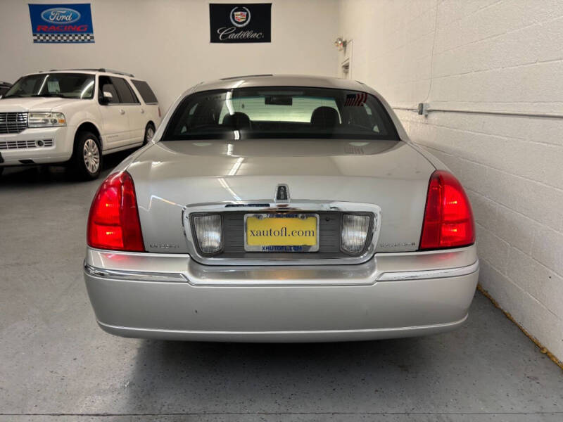 2006 Lincoln Town Car Signature Limited