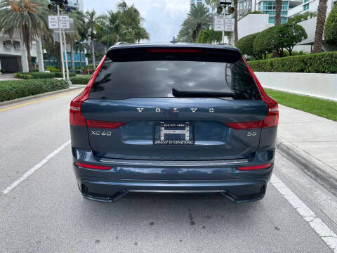 2023 Volvo XC60 B5 Ultimate Dark Theme