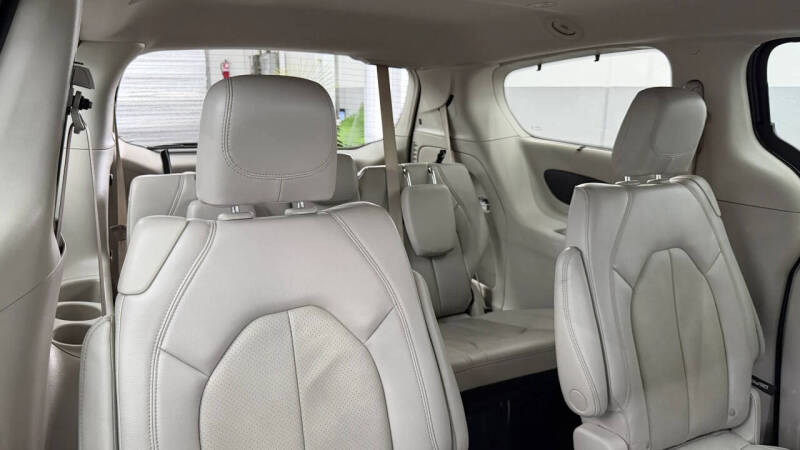 2021 Chrysler Pacifica Touring L