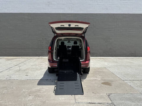 2017 Chrysler Pacifica Touring-L