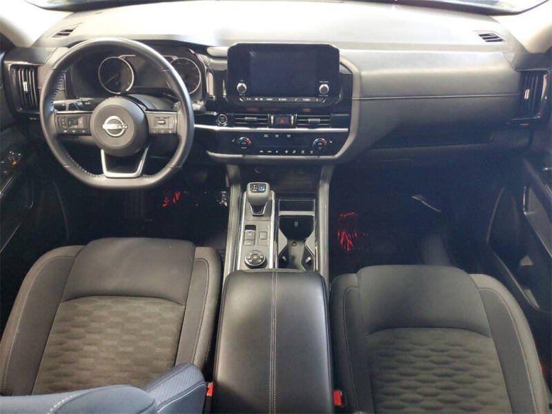 2022 Nissan Pathfinder SV