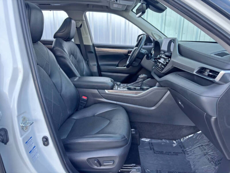 2022 Toyota Highlander Platinum