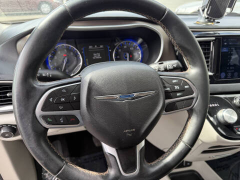 2017 Chrysler Pacifica Touring-L