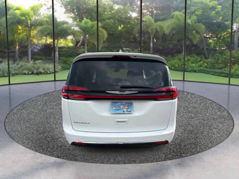 2022 Chrysler Pacifica Touring L