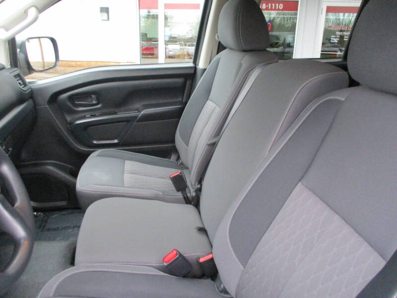 2023 Nissan Titan SV