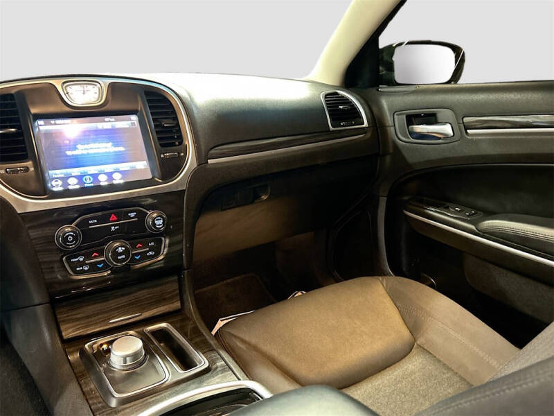 2022 Chrysler 300 Touring