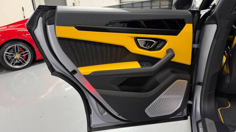 2022 Lamborghini Urus