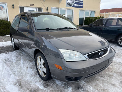 2005 Ford Focus for sale at BELOW BOOK AUTO SALES in Idaho Falls ID