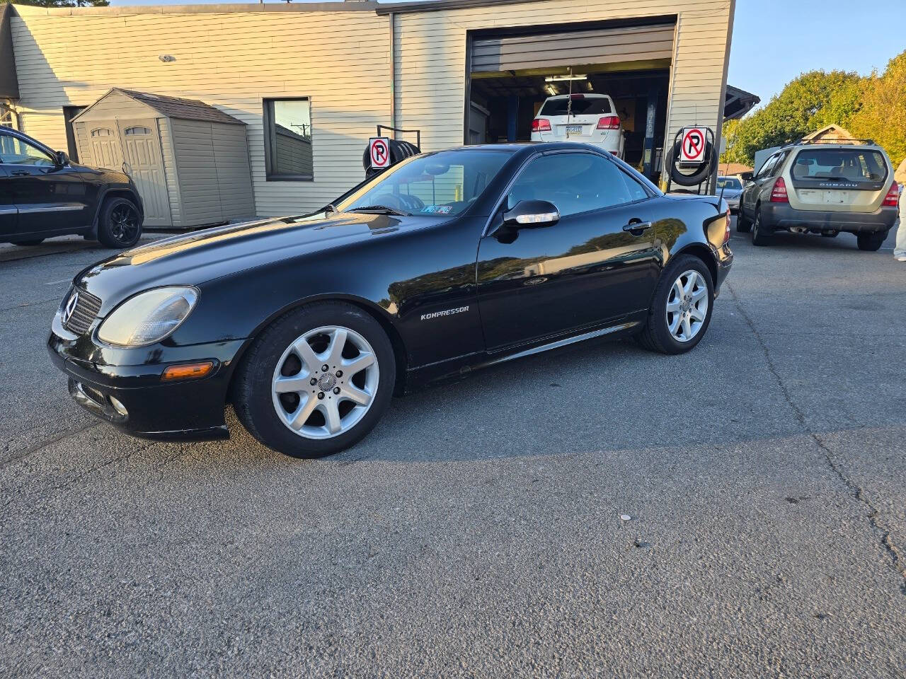 2001 Mercedes-Benz SLK for sale at QUEENSGATE AUTO SALES in York, PA