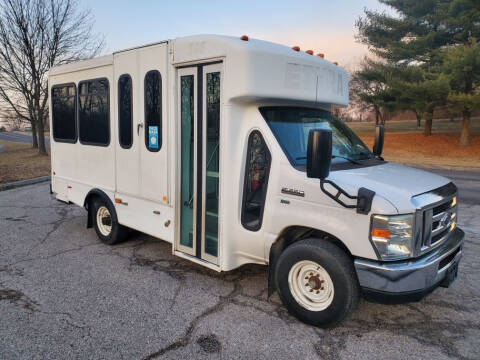 2013 Ford E-350 Shuttle Bus for sale at Allied Fleet Sales in Saint Louis MO