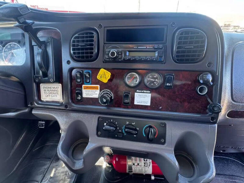 2017 Freightliner M2 106