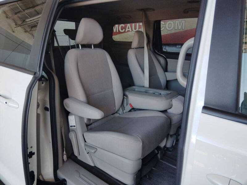 2019 Kia Sedona LX