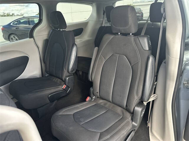 2022 Chrysler Voyager LX