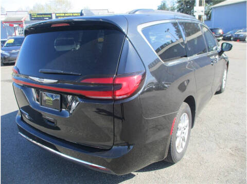 2022 Chrysler Pacifica Touring L