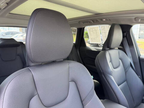 2023 Volvo XC60 B5 Plus Dark Theme