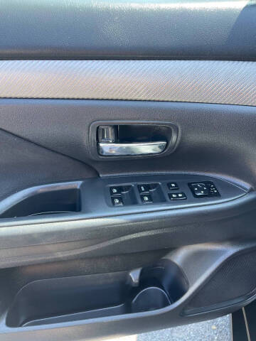 2017 Mitsubishi Outlander ES