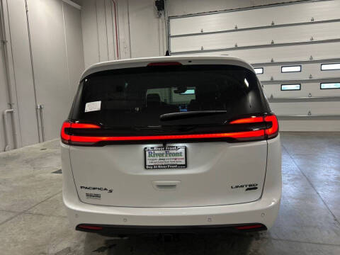 2027 Chrysler Pacifica Limited