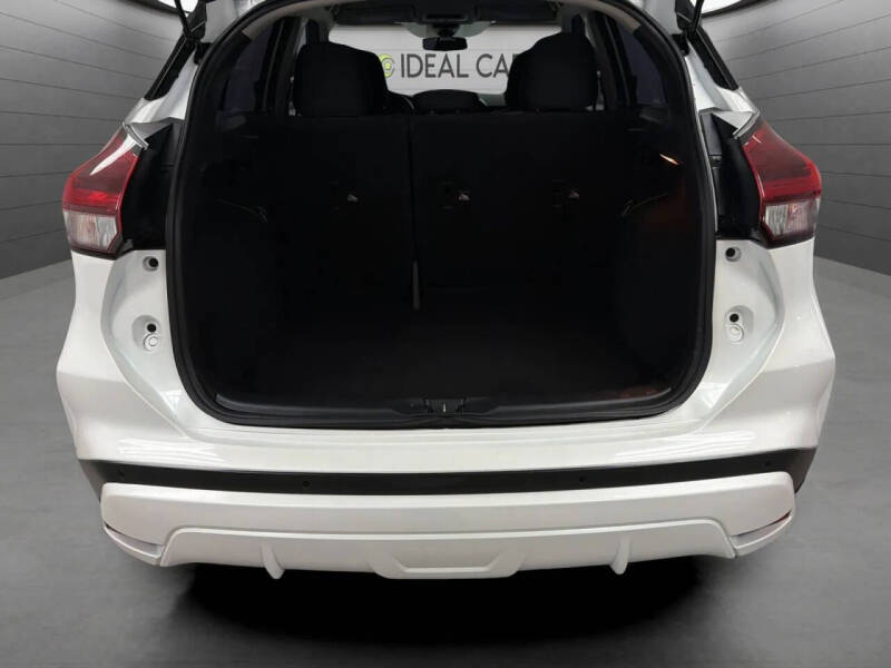 2022 Nissan Kicks SV