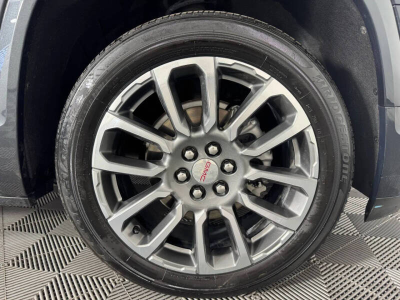 2022 GMC Acadia Denali