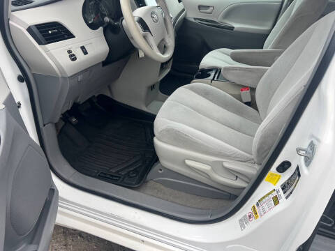2012 Toyota Sienna Base 7-Passenger