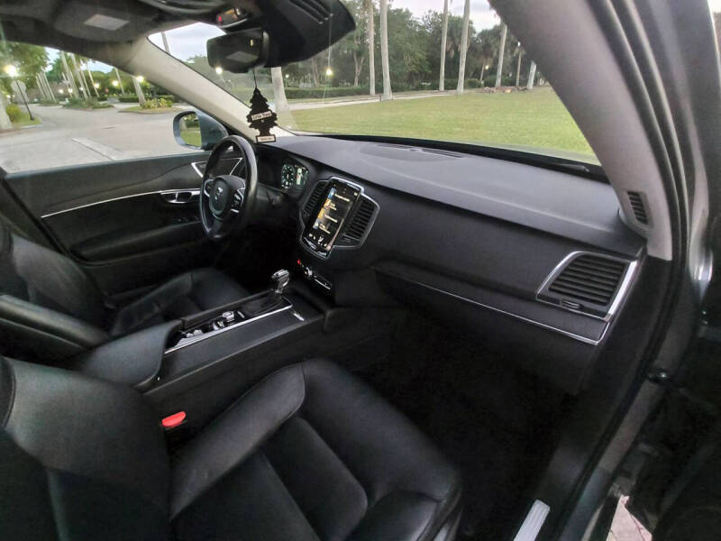 2020 Volvo XC90 T5 Momentum